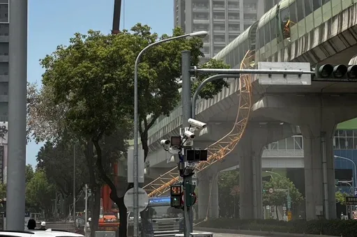 台中捷運重大意外!吊臂砸列車釀1死9傷 車廂狼藉影片曝光