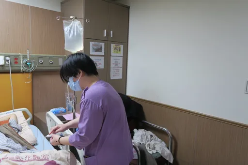 洗肾者福音!「床边植管」腹膜透析降低回诊频率 「肾」利人生启程
