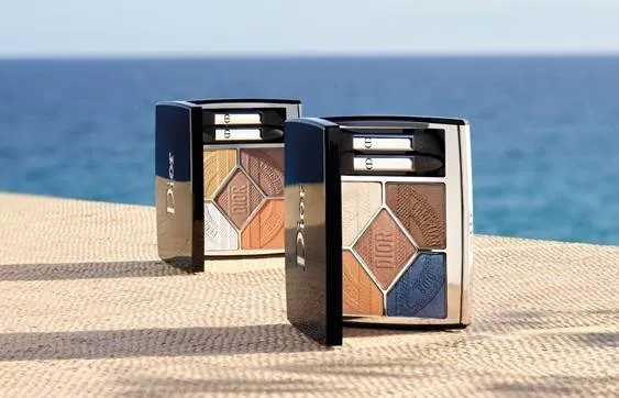 經典五色眼影#233蔚藍燦夏（前）、#533陽光古銅（後），各2700元。品牌提供