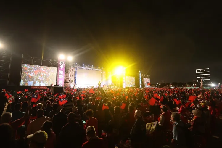 郭台銘台中造勢吸引逾2萬人參加。郭辦提供