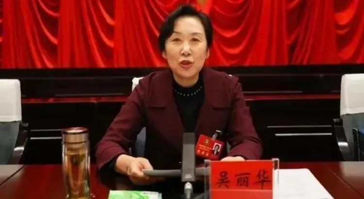 美魔女副市長吳麗華案發前氣色頗佳。翻攝微博/甘肅省慶陽市