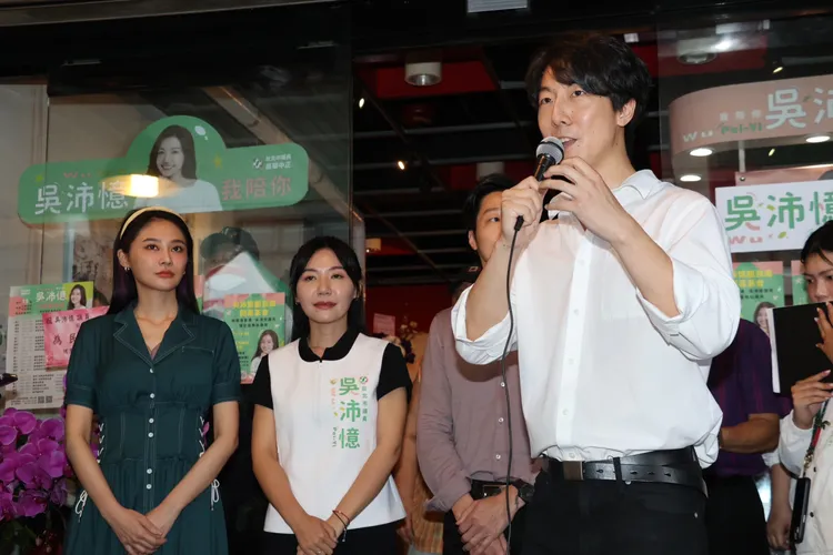 黑潮城市發展協會理事長吳崢出席聯合服務處茶會。鄭孟晃攝