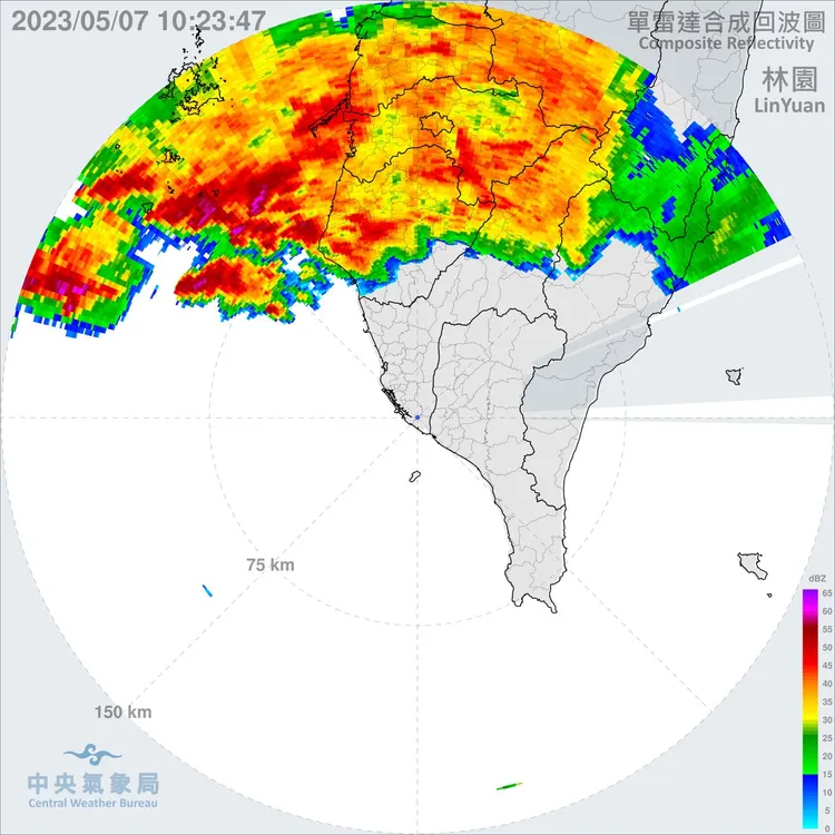 。雨神降臨「後面大排長龍」翻攝臉書「台灣颱風論壇｜天氣特急」