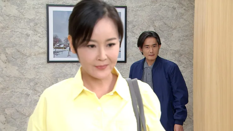 岳虹（前）被江國賓拋棄。三立提供