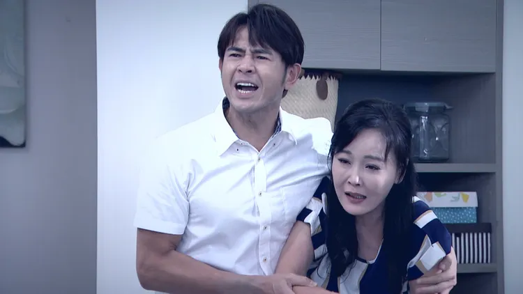 岳虹（右）和黃玉榮相認。三立提供