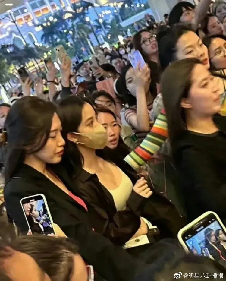 歐陽娜娜也追星BLACKPINK。翻攝明星八掛播報微博