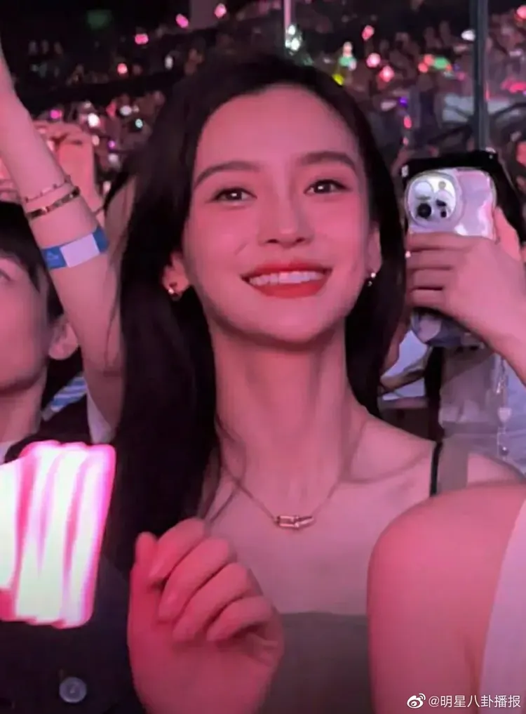 Angelababy也現身觀眾席。翻攝明星八掛播報微博