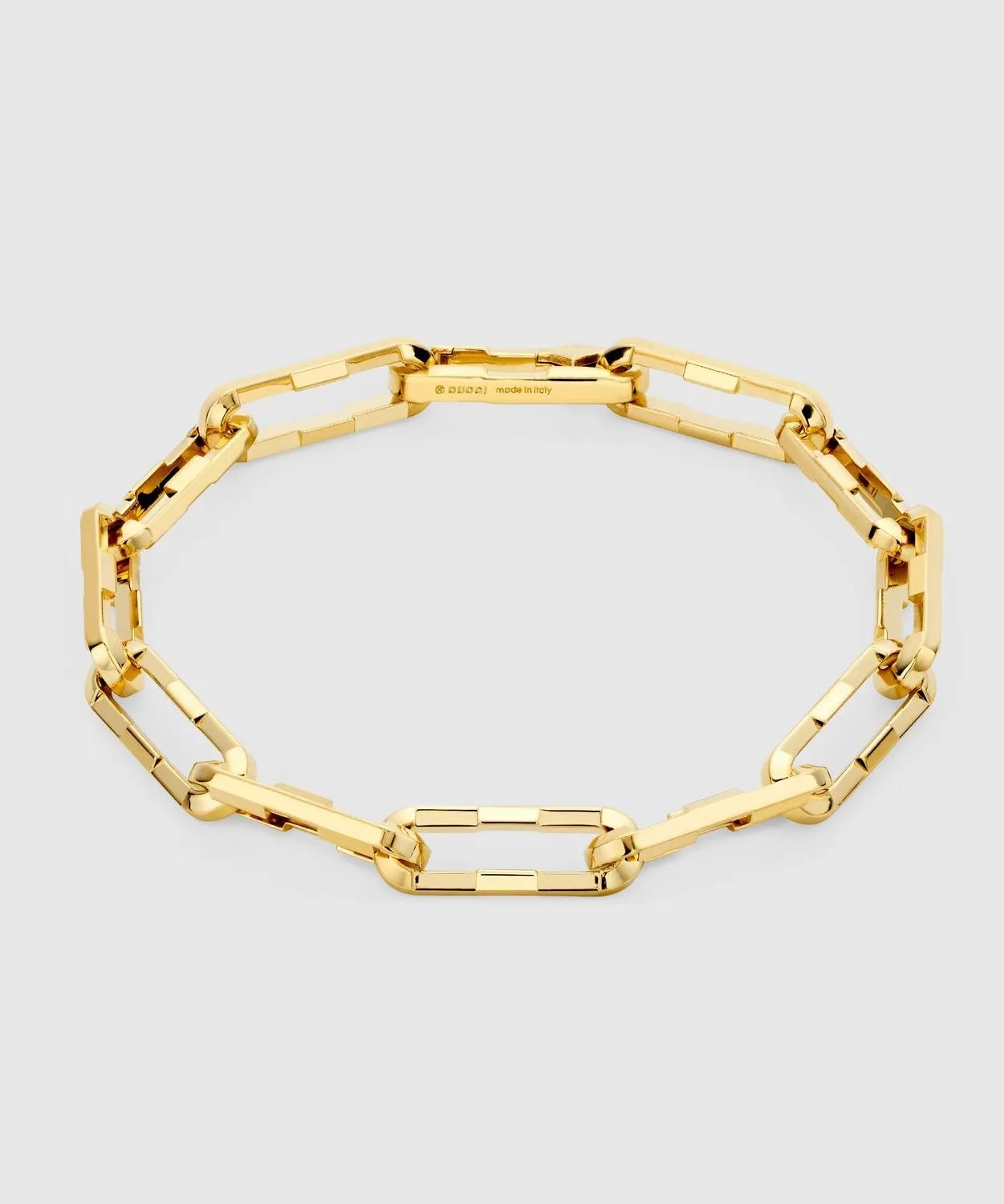 Gucci Link to Love系列18K金宽炼式手链，22万2700元。品牌提供