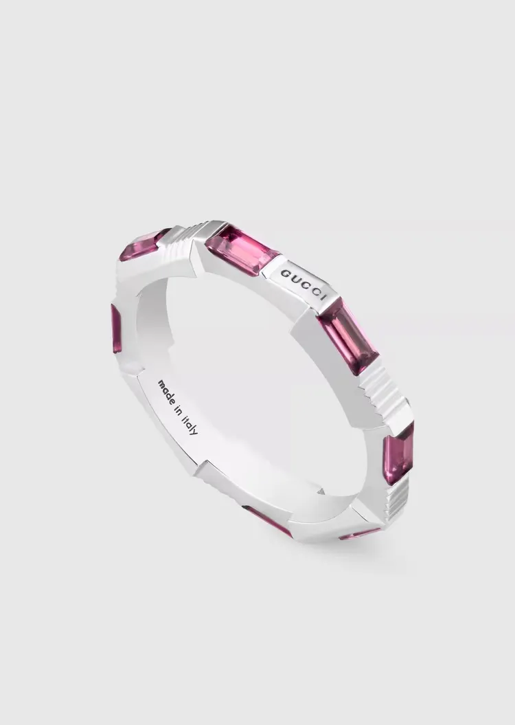 Gucci Link to Love系列紅碧璽18K白金戒指，8萬100元。品牌提供