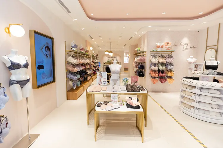 PEACH JOHN中山店店裝運用了大量的粉色系。品牌提供