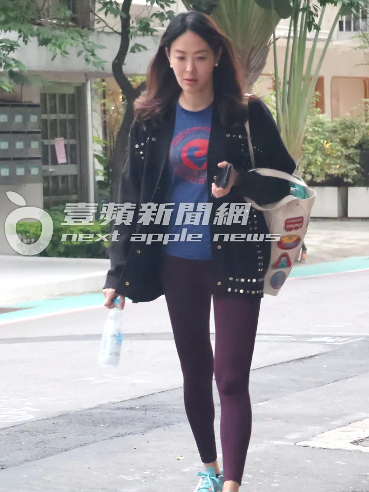賈永婕一身休閒打扮走在路上。特勤中心攝