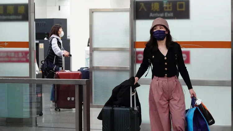 第二波加班機總計提供5704個座位數。資料照，彭欣偉攝