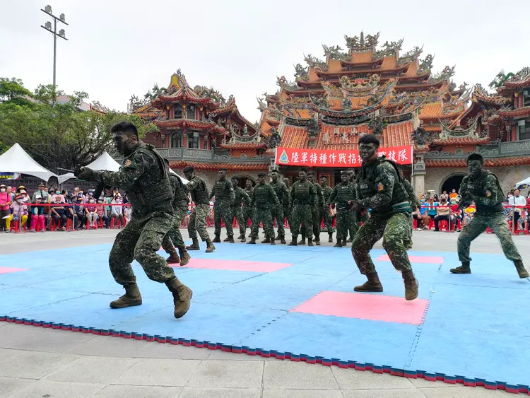 國軍在現場展現平時精實訓練的結果。讀者提供