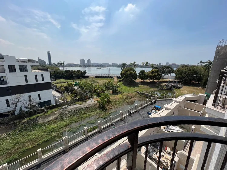 建案具備面澄清湖永久景觀機能優勢。葉家銘攝