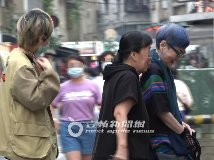 進入餐廳前，張小燕臉上充滿笑容，看得出來當天心情相當愉快。特勤中心攝