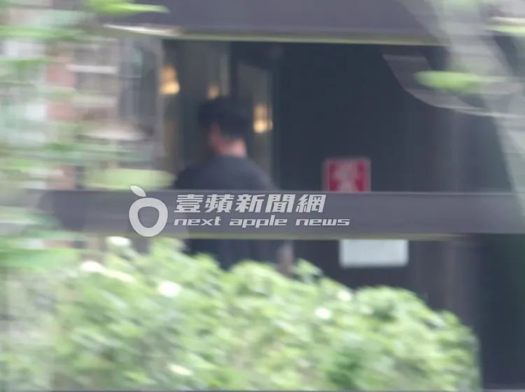 「大師兄」林智勝停好車後，走進天母的飯店。特勤中心攝