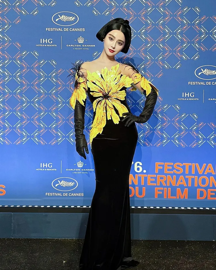 范冰冰換穿YANINA Couture出席坎城影展開幕酒會。翻攝范冰冰IG