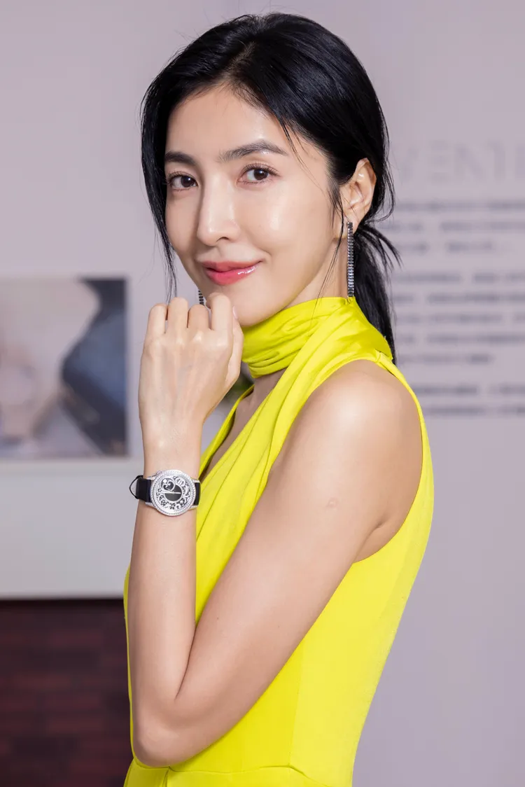 楊謹華對活動中佩戴集結4大精湛工藝的Égérie Creative Edition腕錶情有獨鍾。陳張眾攝