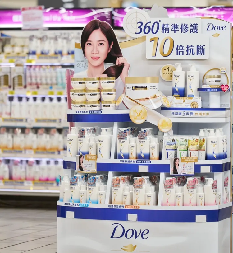 多芬胜肽修護系列是民眾逛大賣場時的必買熱夯好物，找來充滿女性自信的雙金影后謝盈萱為最新代言人。