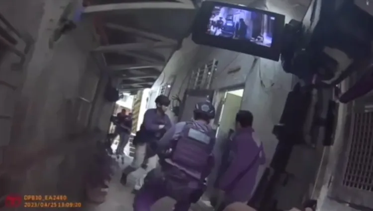 警方破門攻堅。翻攝畫面