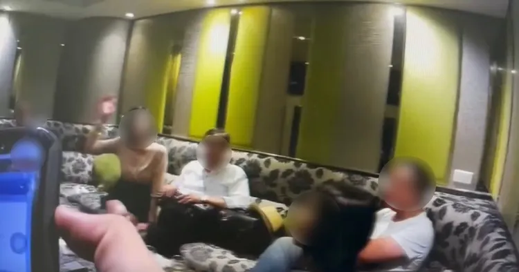 警方臨檢八大行業。翻攝畫面