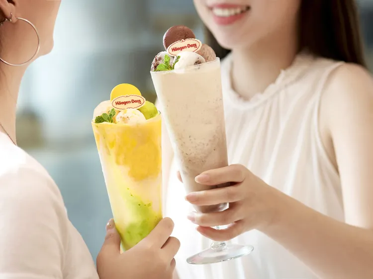 抹茶馬卡龍柚香檸檬與巧戀蘭姆葡萄凍飲帶來舌尖上的法式盛宴。業者提供