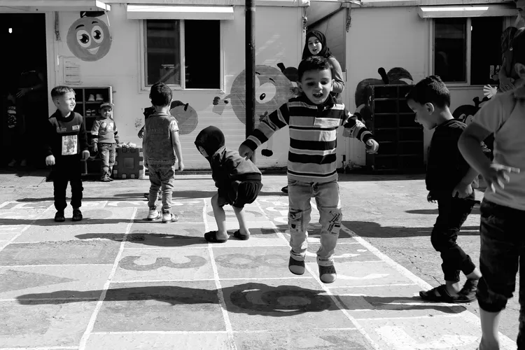 義大利寶格麗和Save the Children救助兒童會結盟，於位在約旦的Za’atari及Azraq難民營，針對學齡前兒童規劃出4所早期學習中心。品牌提供