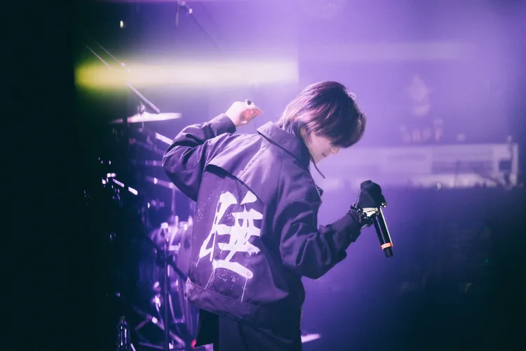 鐵漢柔情新秀打頭陣。Legacy提供