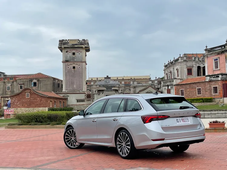 交車陸續回穩的Octavia中型房車、旅行車，全車系單月也締造124輛銷售表現。林浩昇攝