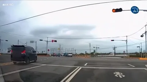 公務座車闖紅燈遭檢舉 鍾東錦致歉:2700元罰單我繳