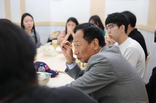 他看郭台銘一舉動洩3點不滿　示警：國民黨警報尚未解除！