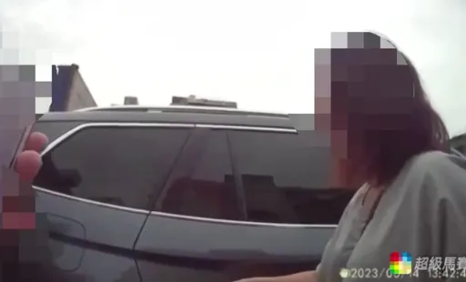 1歲童遭反鎖車內「全身大汗」 北投警用這招助脫困