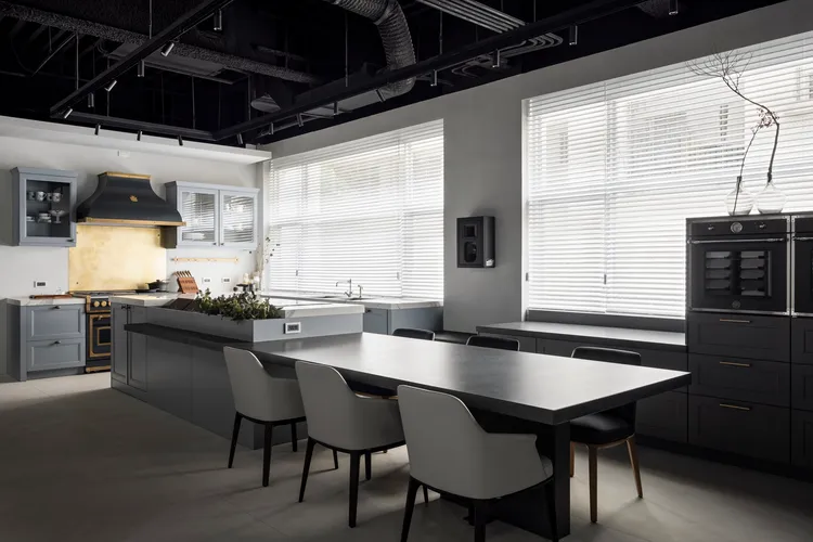 鄉村古典展演出品牌經典，柔和大地色調形塑出歐美風格的生活氣息。業者提供