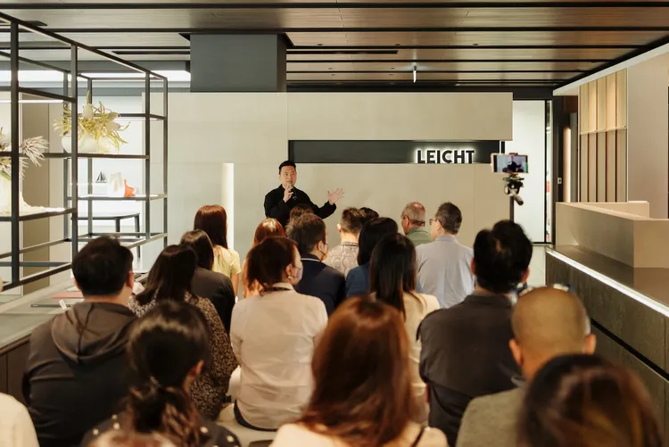 工一設計總監袁丕宇闡述設計理念與品牌產品優勢。業者提供