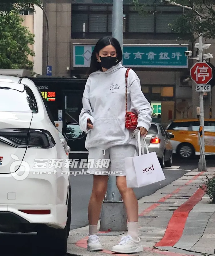趙岱新回到內湖新家下車。特勤中心攝