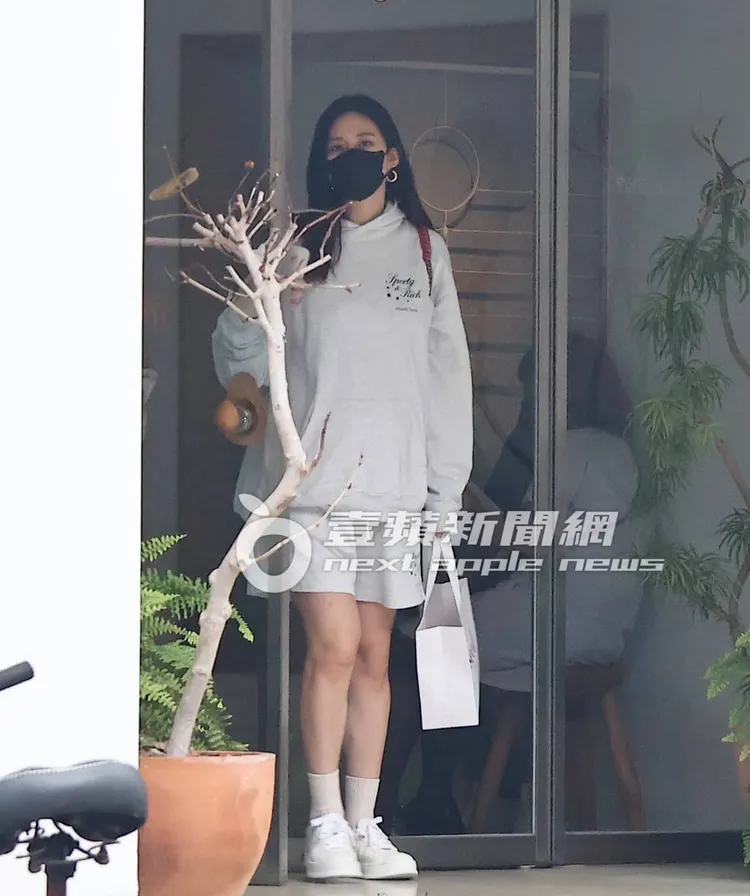 趙岱新走出店外。特勤中心攝