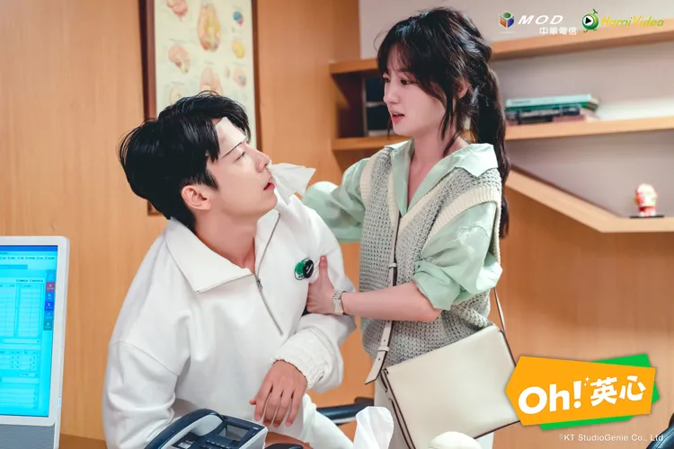 東海（左）劇中常被宋昰昀打，讓她過意不去。愛爾達電視提供