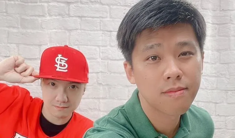 狗仔葛斯齊及圤智雨一起直播爆料。翻攝圤智雨臉書