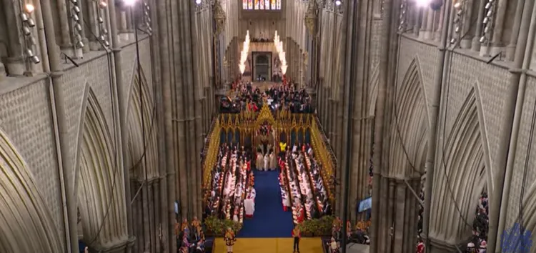 西敏寺場面盛大。王室直播影片截圖