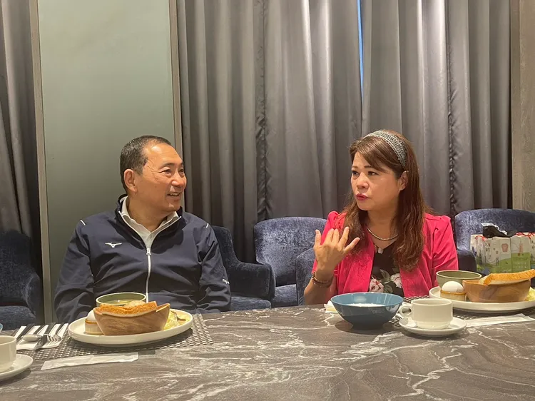 侯友宜今早與陳玫娟（右）懇談後，陳玫娟宣布宣佈撤回黨內左楠立委初選申訴。國民黨提供