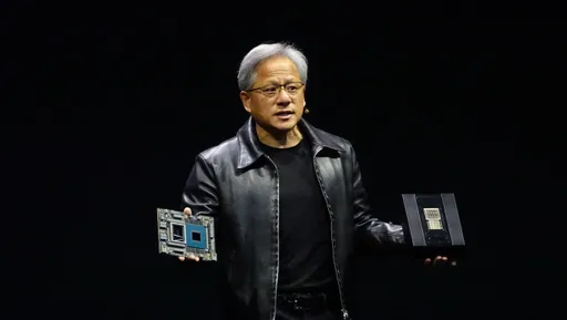 黄仁勋再撂台语！化身AI超级业务员　笑称「买愈多省愈多」