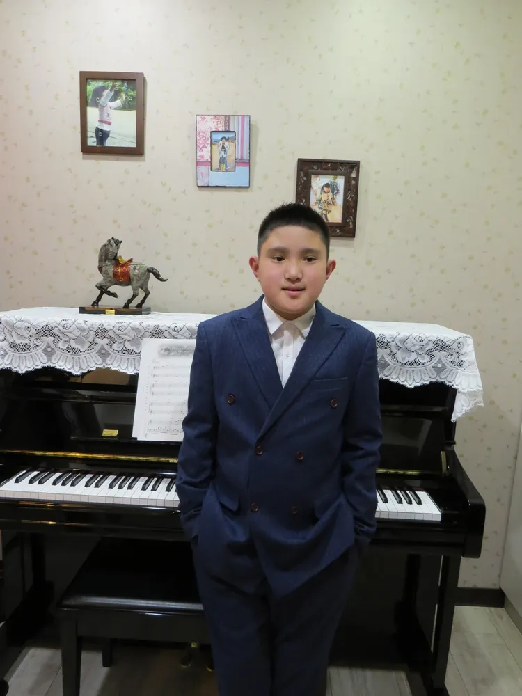 聞竺還透過游泳、打鼓、彈琴等活動，抒發自我情緒。基隆教育處提供