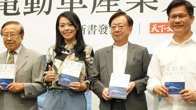 聯電榮譽副董事長宣明智（右二）出手舉辦「挺郭夜宴2.0」。資料照片