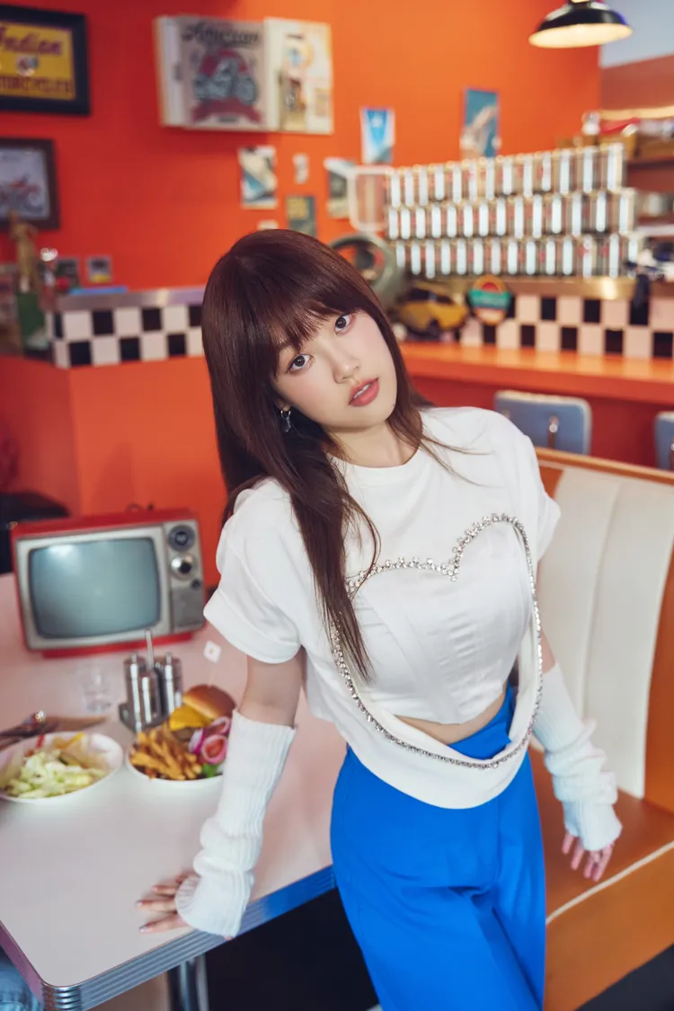 ANGIE父親是陽帆。索尼提供