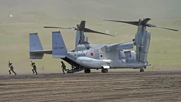 日本陸上自衛隊「富士綜合火力演習」內容是想定「防衛離島」。路透社