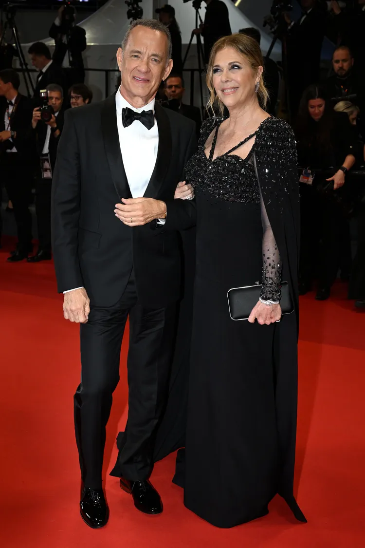 湯姆漢克（左）與老婆麗塔威爾遜恩愛走紅毯。達志