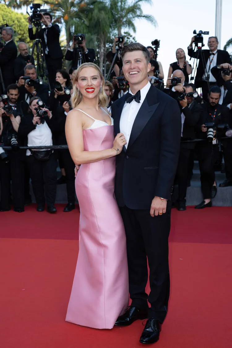 史嘉蕾（左）與結婚約3年的老公柯林約斯特看來甜蜜蜜。達志