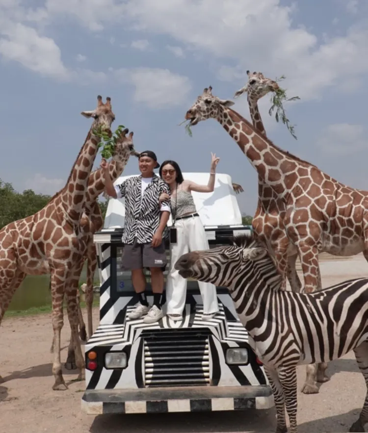 洋蔥與女友在泰國幸福同框。翻攝洋蔥IG