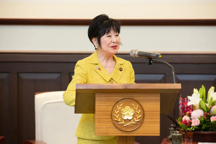 山東昭子稱讚蔡英文是女性政治人物的典範。府提供