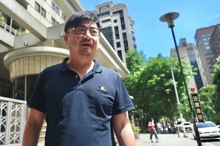 彰化縣議長謝典林今中午趕赴郭台銘家商討大事。林林攝